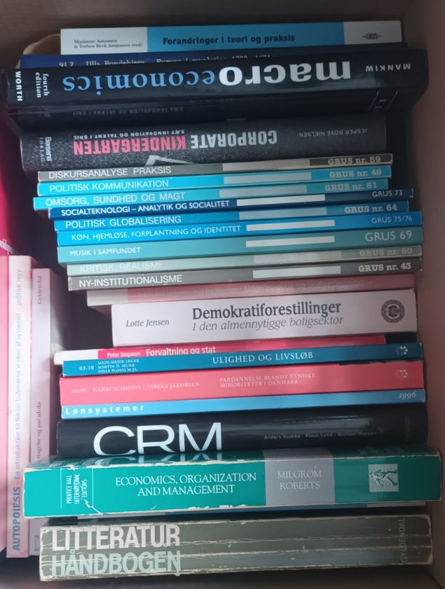 Bøger og rapporter til salg